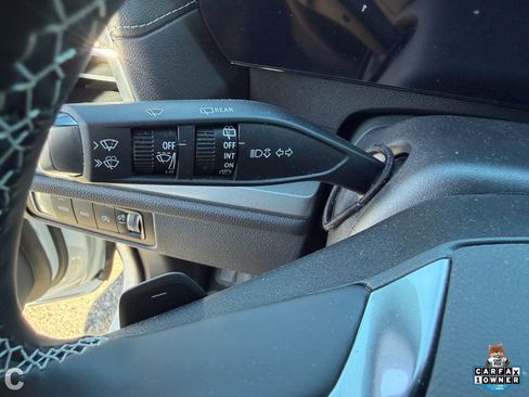 Used 2025 Chevrolet Traverse LT AWD/4WD image 22