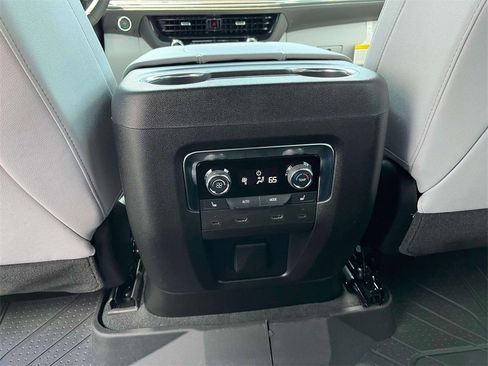 Used 2025 Chevrolet Suburban Premier image 14