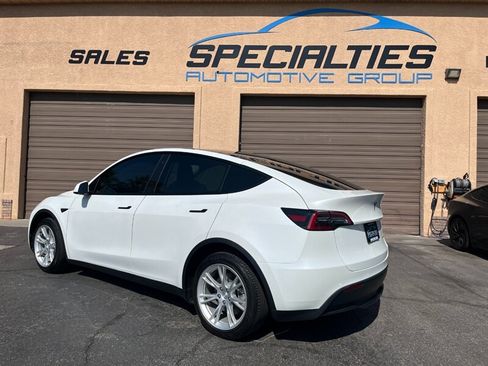 Used 2021 Tesla Model Y Long Range AWD/4WD image 31