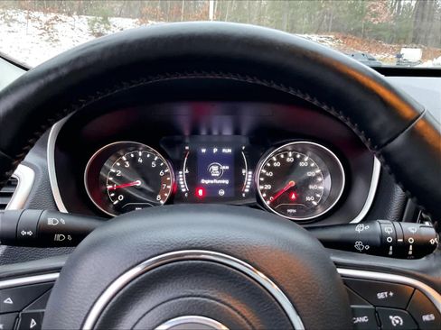 Used 2019 Jeep Compass Latitude w/ Cold Weather Group image 38