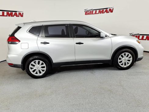 Used 2017 Nissan Rogue S FWD image 25