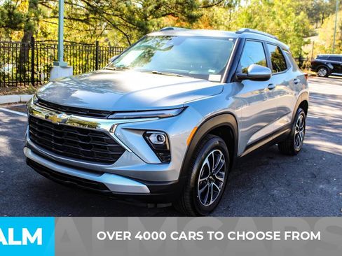 Used 2025 Chevrolet TrailBlazer LT image 3