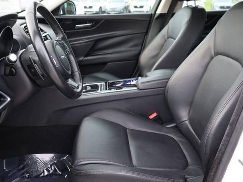 Used 2018 Jaguar XE Premium AWD/4WD image 13