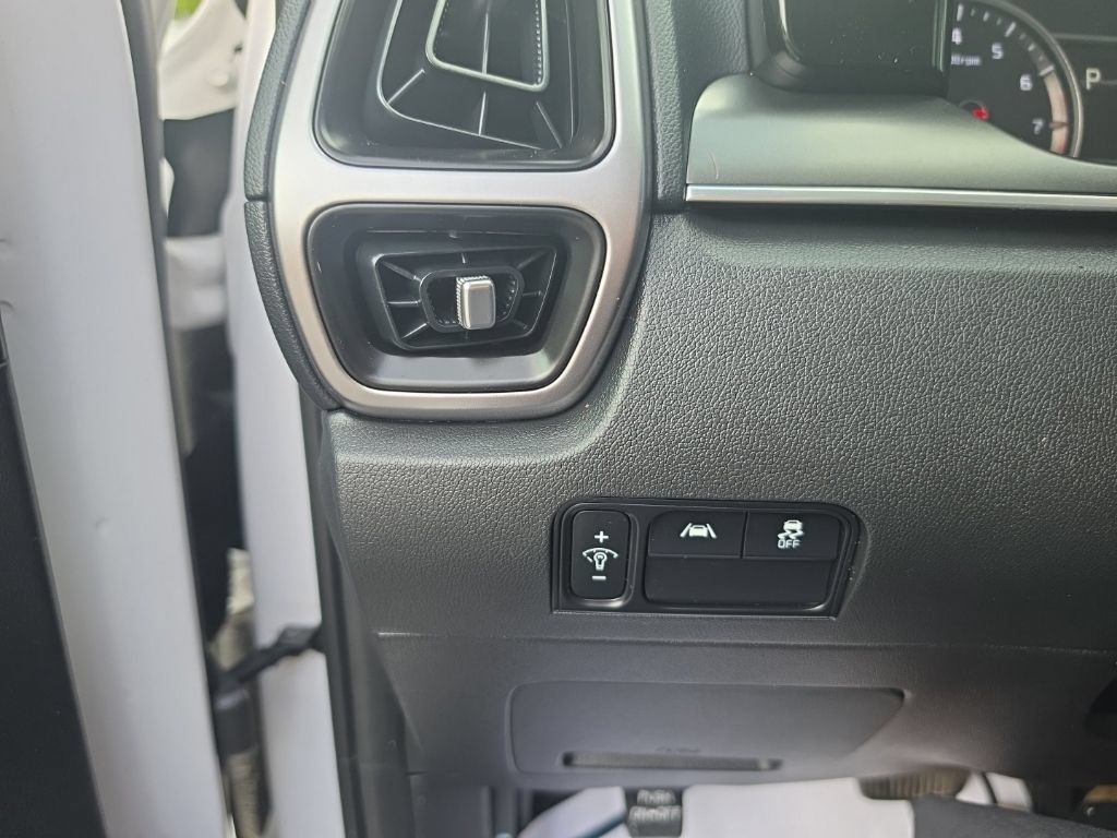 Used 2021 Kia Sorento LX AWD/4WD image 26
