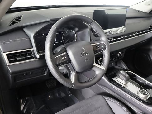 New 2026 Mitsubishi Outlander SE image 29