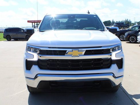 Used 2025 Chevrolet Silverado 1500 LT AWD/4WD image 2