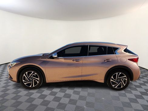 Used 2018 INFINITI QX30 Premium w/ Technology Package image 2