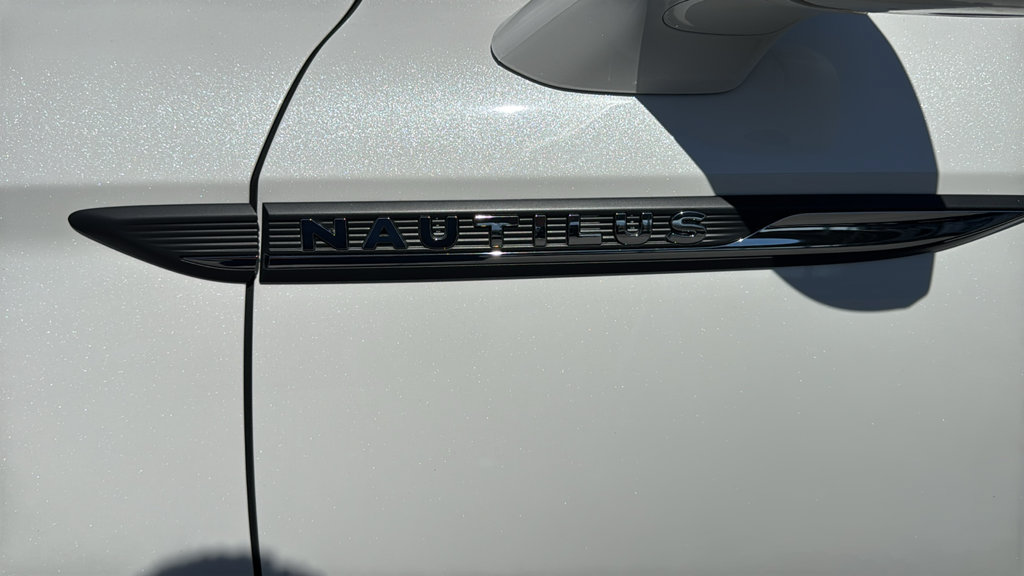 Used 2023 Lincoln Nautilus Reserve FWD image 7
