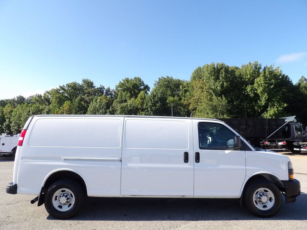 Used 2019 Chevrolet Express 3500 Extended w/ Driver Convenience Package RWD image 9