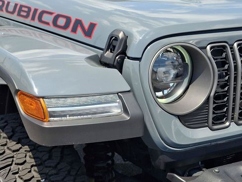 Used 2025 Jeep Wrangler Unlimited Rubicon AWD/4WD image 9