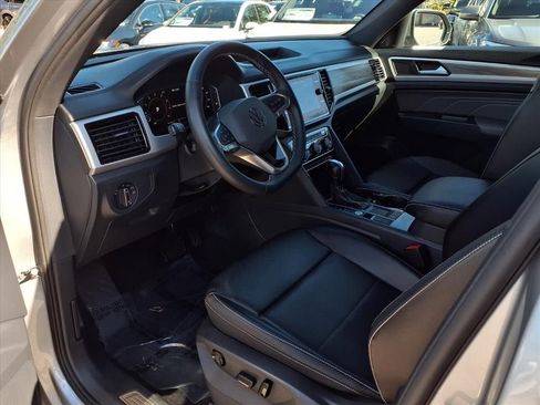 Certified 2022 Volkswagen Atlas Cross Sport SE image 16