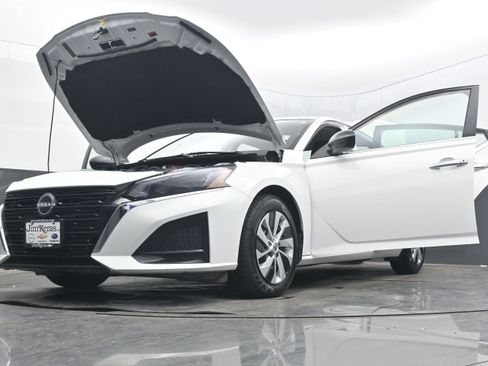 Used 2024 Nissan Altima 2.5 S image 38