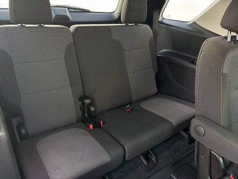 Used 2021 Chevrolet Traverse LT image 14