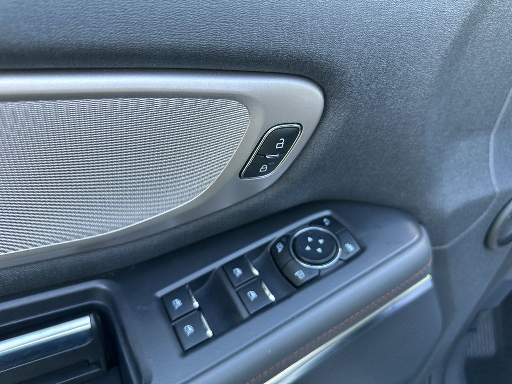Used 2025 Ford Expedition Active AWD/4WD image 22