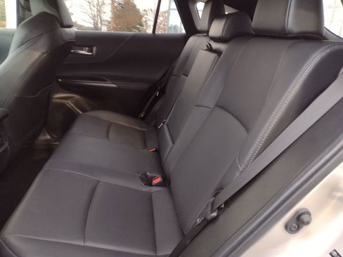 Used 2021 Toyota Venza XLE image 15