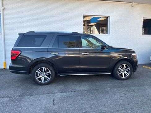 Used 2023 Ford Expedition Limited image 11