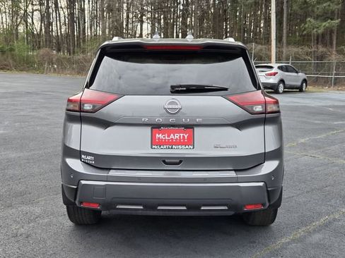 Used 2025 Nissan Rogue SL w/ Tech Package image 10