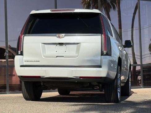 Used 2018 Cadillac Escalade Premium Luxury image 11