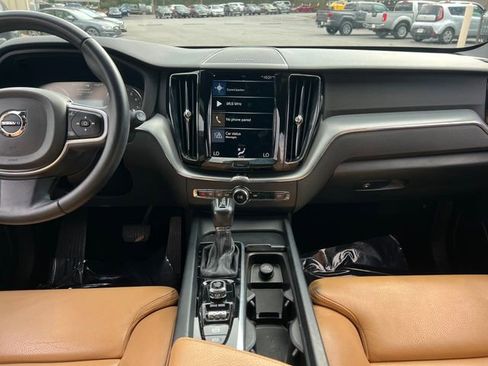 Used 2019 Volvo XC60 T5 Momentum w/ Multimedia Package image 17