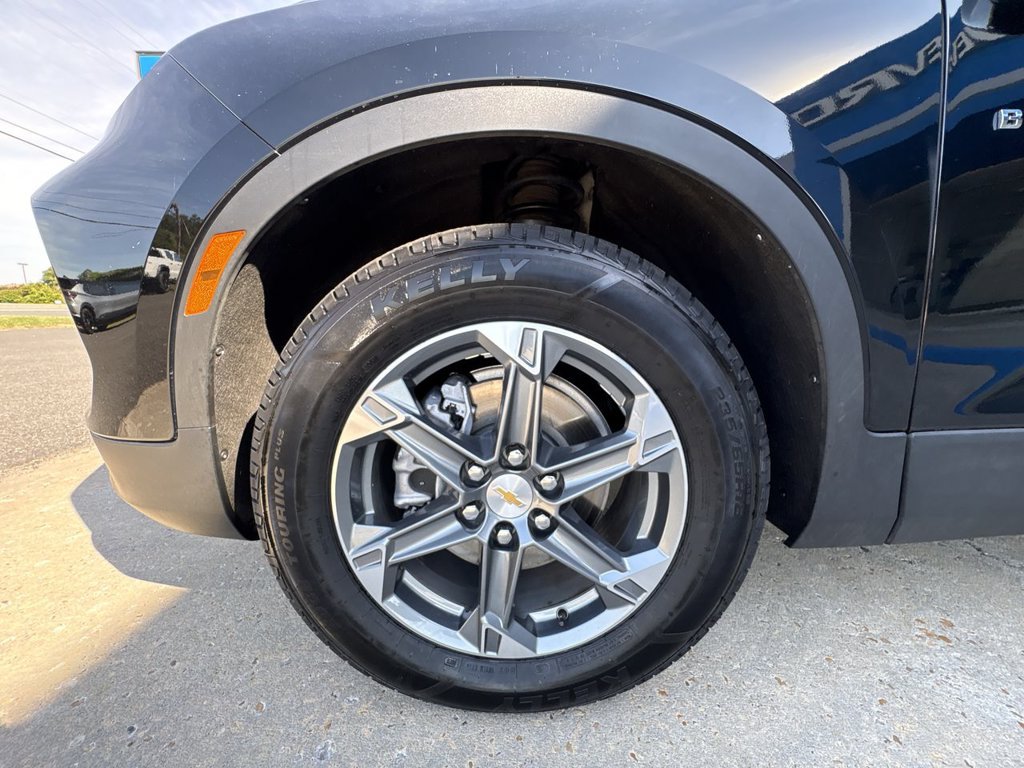 Certified 2025 Chevrolet Blazer LT AWD/4WD image 31