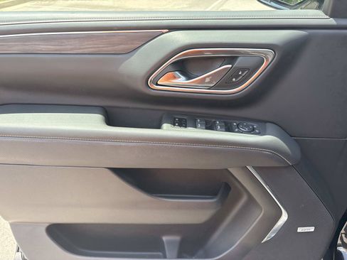 Used 2023 GMC Yukon XL SLT w/ SLT Luxury Package AWD/4WD image 12