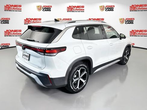 Used 2025 Volkswagen Tiguan SE AWD/4WD image 15