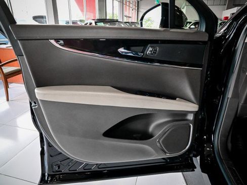 Used 2021 Lincoln Nautilus FWD w/ Equipment Group 101A image 18