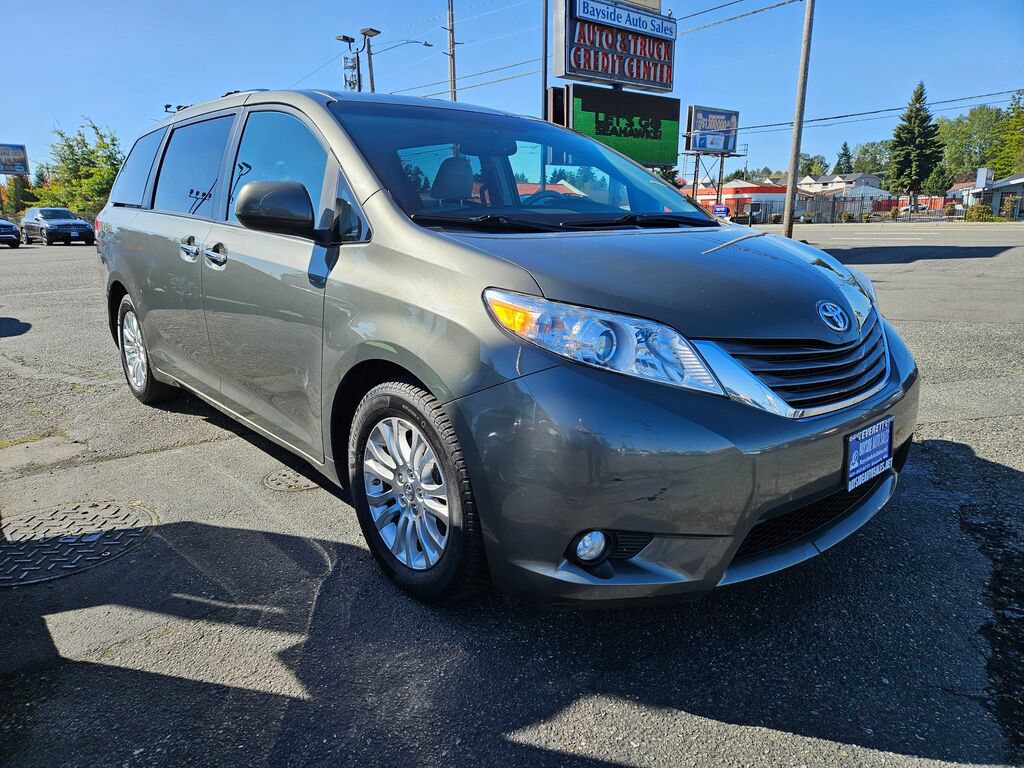 Used 2011 Toyota Sienna XLE w/ Premium Pkg FWD image 6
