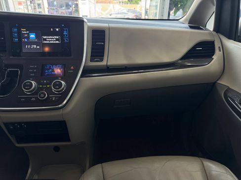 Used 2016 Toyota Sienna XLE w/ XLE Navigation Package FWD image 30