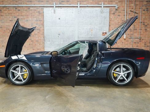 Used 2013 Chevrolet Corvette Coupe w/ 4LT Preferred Equipment Group RWD image 26