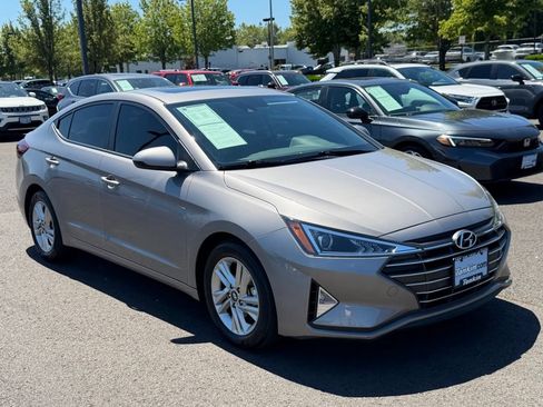 Used 2020 Hyundai Elantra Value Edition FWD image 2
