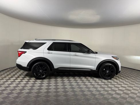 Used 2025 Ford Explorer Platinum w/ Ultimate Package AWD/4WD image 4