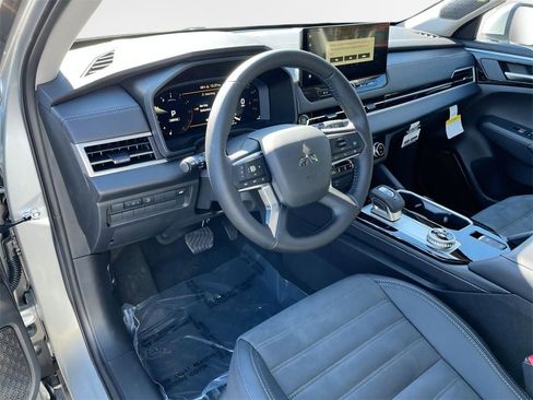 New 2026 Mitsubishi Outlander SE image 9