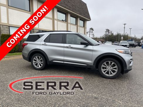 Certified 2023 Ford Explorer XLT w/ Equipment Group 202A AWD/4WD image 1