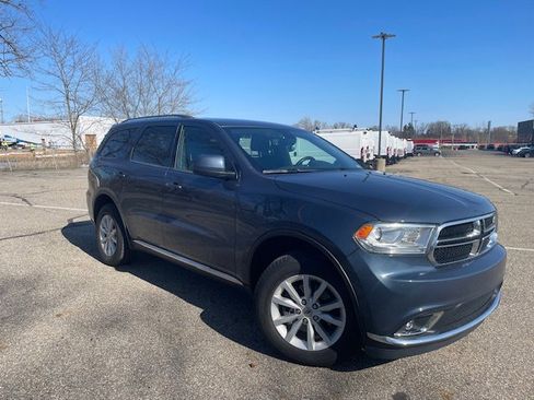 Used 2020 Dodge Durango SXT image 2