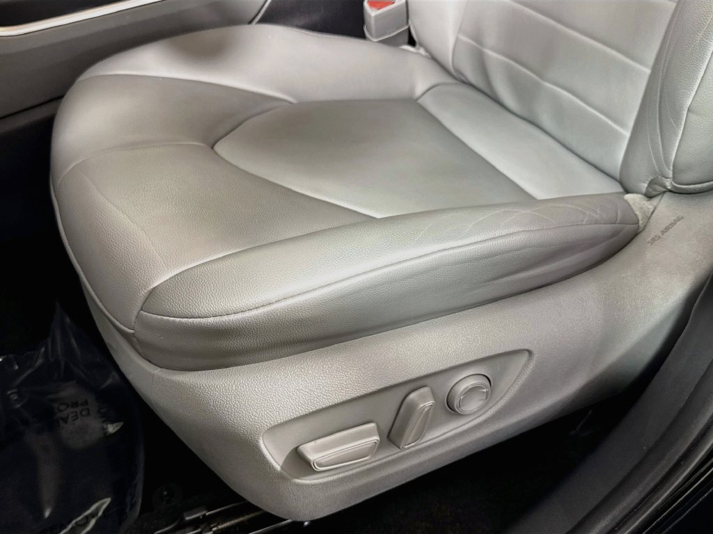 Used 2023 Toyota Highlander XLE AWD/4WD image 16