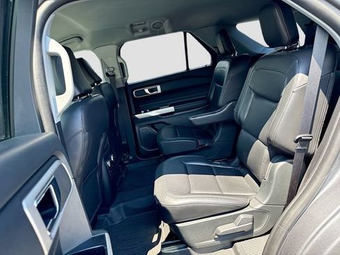 Used 2021 Ford Explorer XLT w/ Equipment Group 202A AWD/4WD image 32
