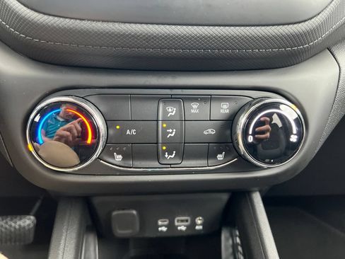 Used 2023 Chevrolet TrailBlazer LT FWD image 17