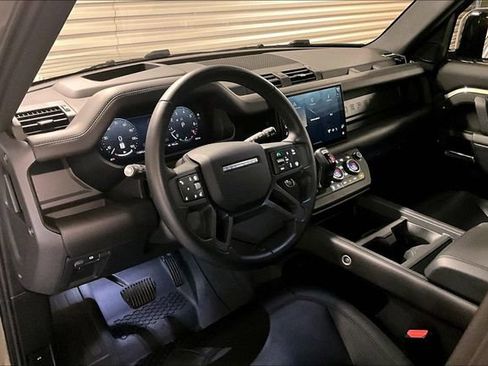 Certified 2025 Land Rover Defender 130 X-Dynamic SE AWD/4WD image 24