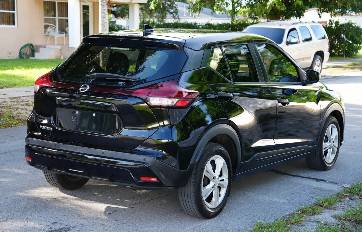 Used 2021 Nissan Kicks S FWD image 6