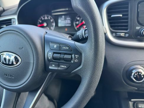 Used 2017 Kia Sorento AWD image 17