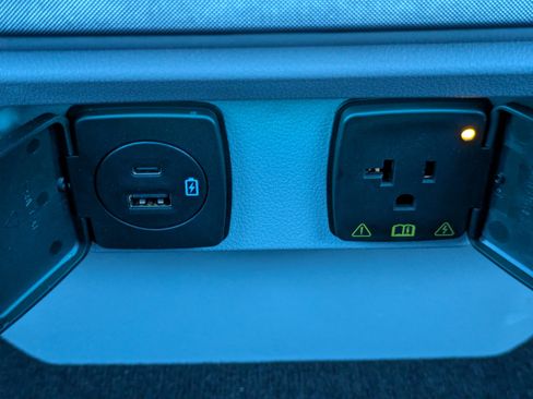 Used 2021 Ford F150 Limited image 8