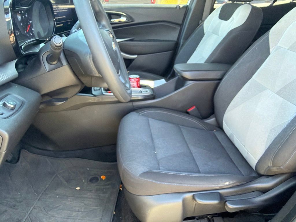 Used 2024 Chevrolet Trax LS w/ LS Convenience Package FWD image 22
