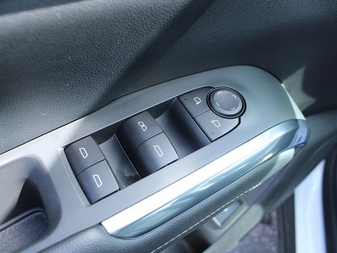 Used 2025 Chevrolet Traverse LT FWD image 31