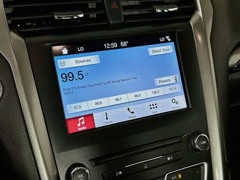 Used 2017 Ford Fusion SE w/ Equipment Group 201A FWD image 15