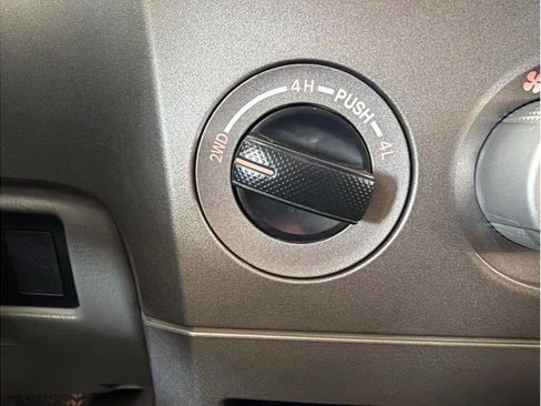 Used 2011 Toyota Tundra 4x4 Double Cab w/ SR5 Pkg image 21