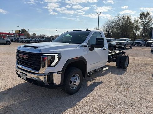 New 2026 GMC Sierra 3500 Pro image 2