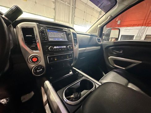 Used 2018 Nissan Titan PRO-4X w/ Pro-4x Convenience Package image 23