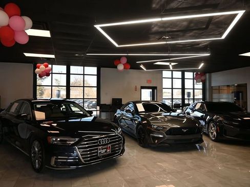 Used 2019 Mercedes-Benz C 300 4MATIC Sedan image 6