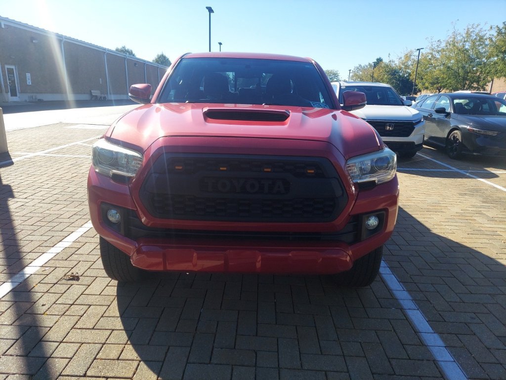 Used 2016 Toyota Tacoma TRD Sport w/ Towing Package AWD/4WD image 3